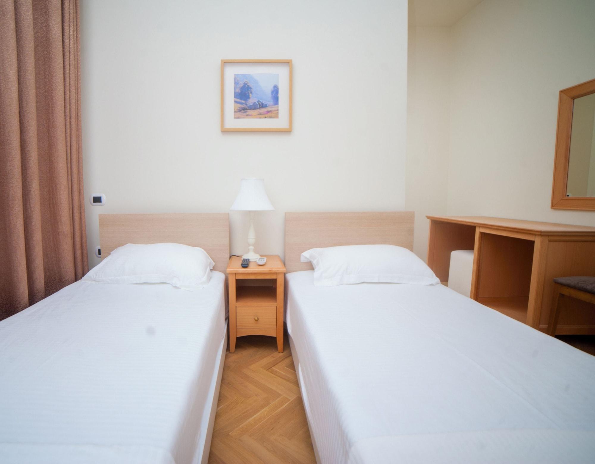 Le Palazzine Hotel Влёра Экстерьер фото